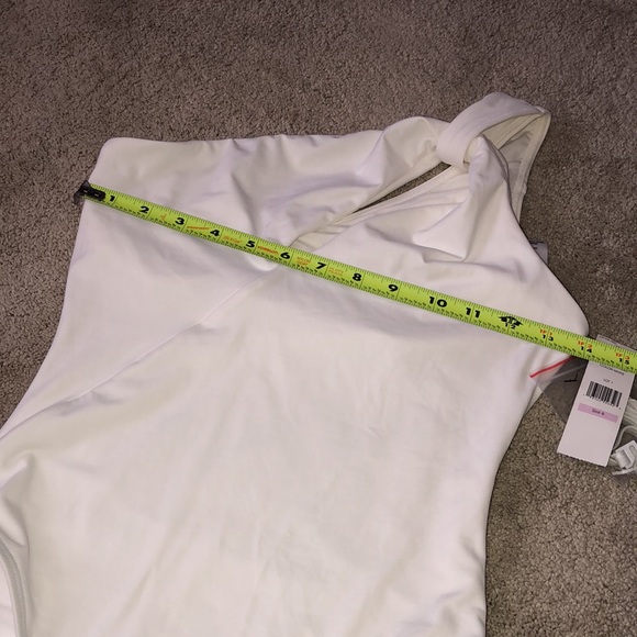 Carmen Marc Valvo One Shoulder Piece Swimsuit Women’s size 6 White NWT read - Picture 6 of 12